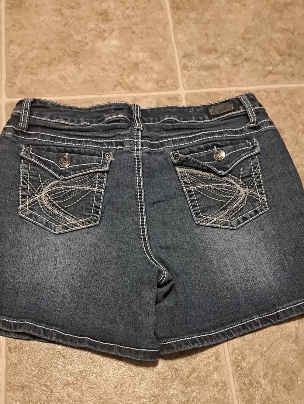 Earl Jeans dark blue denim shorts with light stitching. Size 14. - Picture 12 of 12